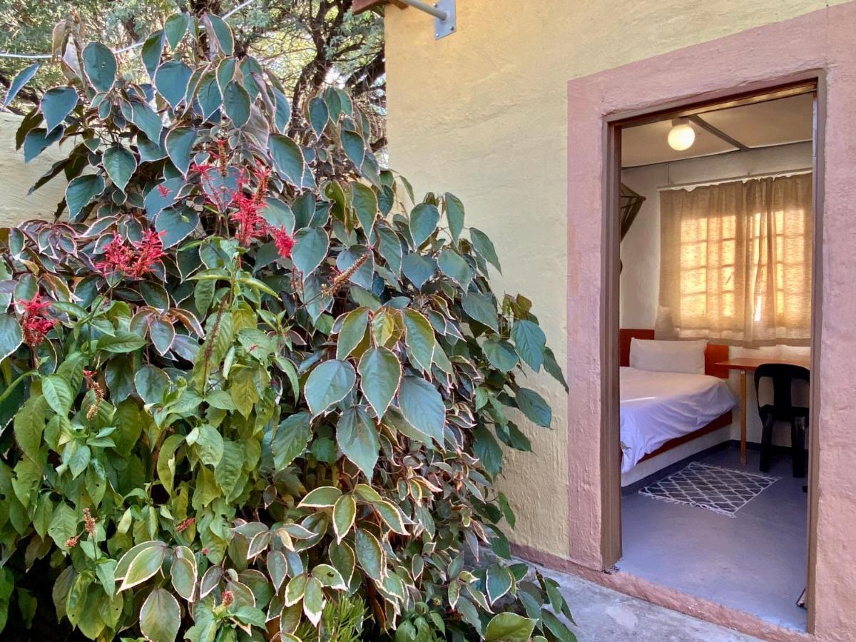 Divundu Guest House Extérieur photo