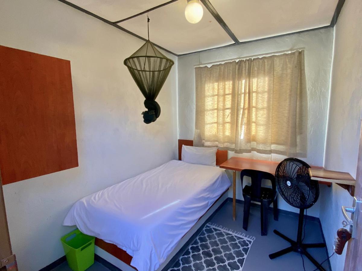 Divundu Guest House Extérieur photo