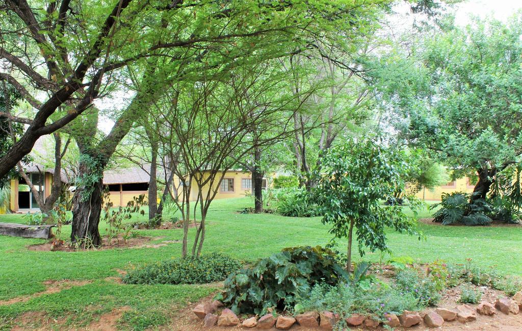 Divundu Guest House Extérieur photo