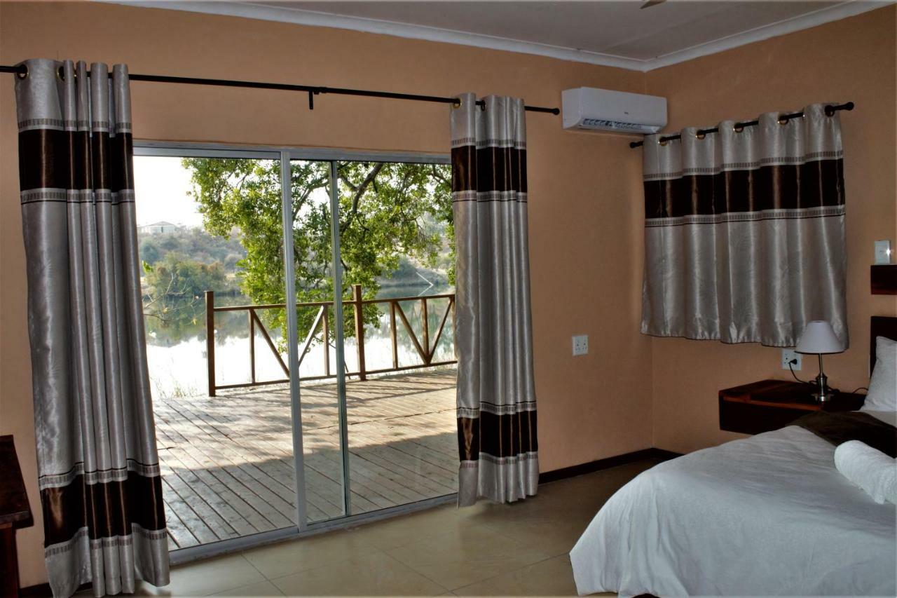 Divundu Guest House Extérieur photo
