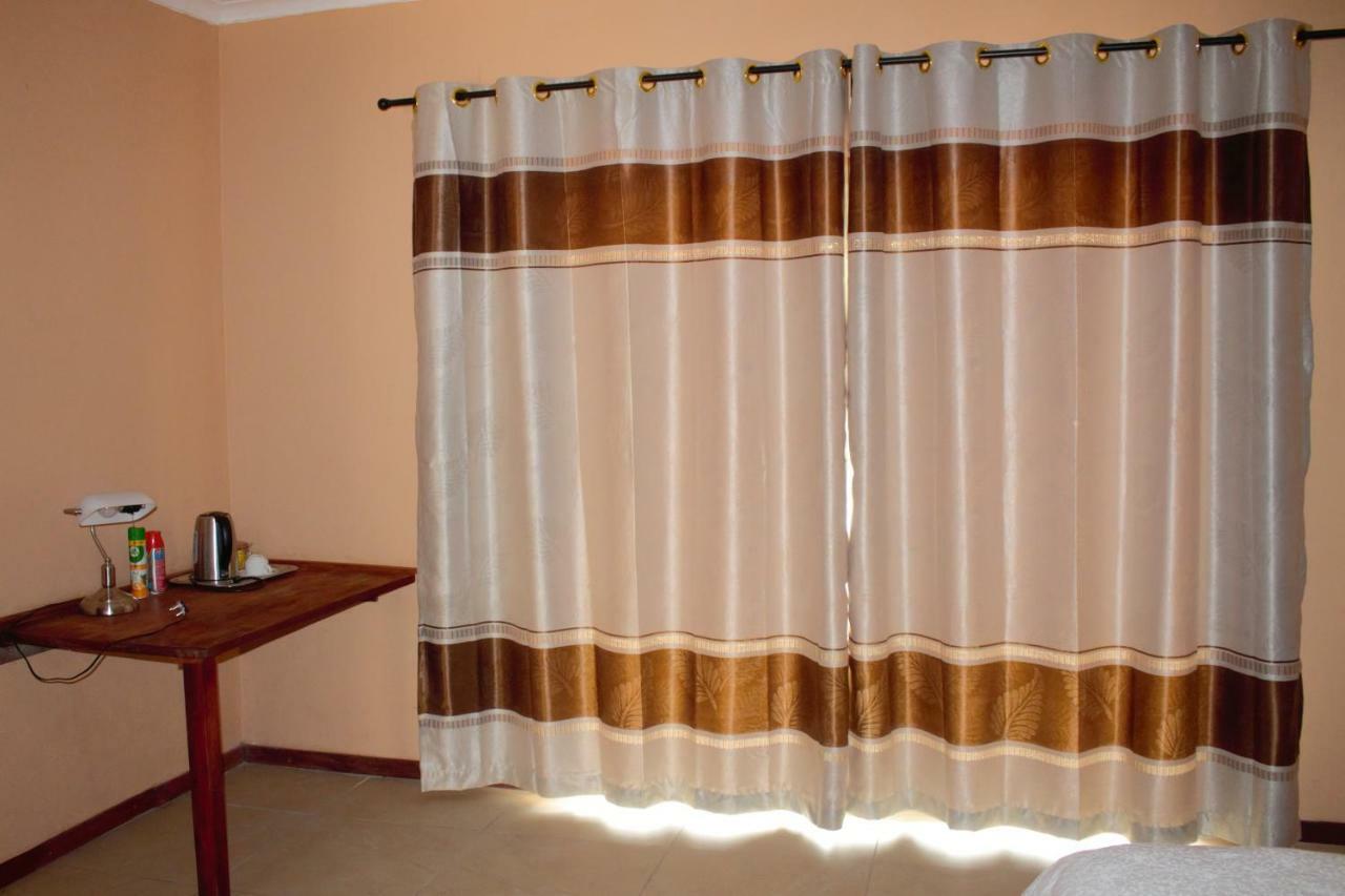 Divundu Guest House Extérieur photo